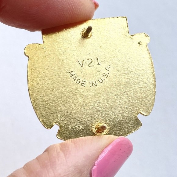 US Army 67th Signal Battalion Unit Crest DUI DI V-21 Enamel Pin 1.1” - Picture 4 of 5